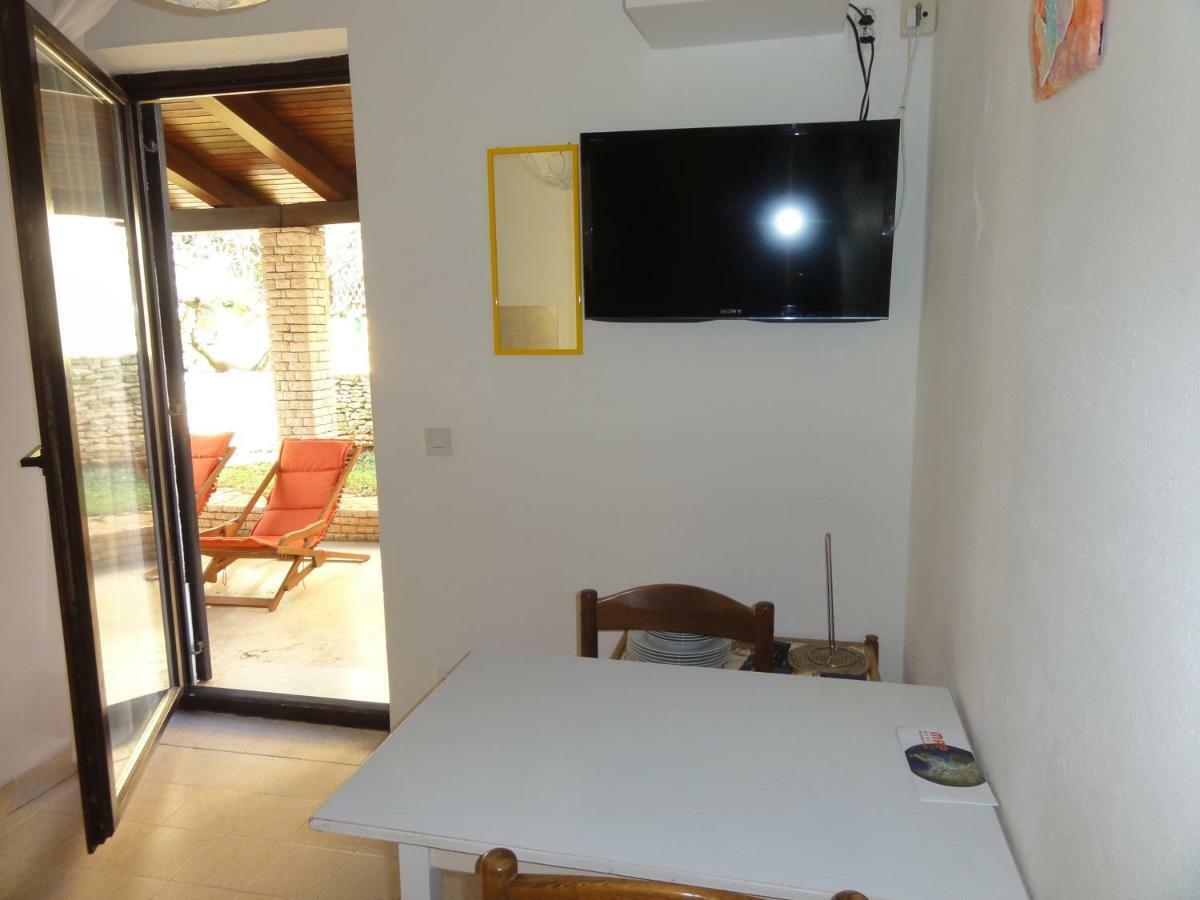 Nice And Cozy Apartment Ferry In Medulin Exterior photo