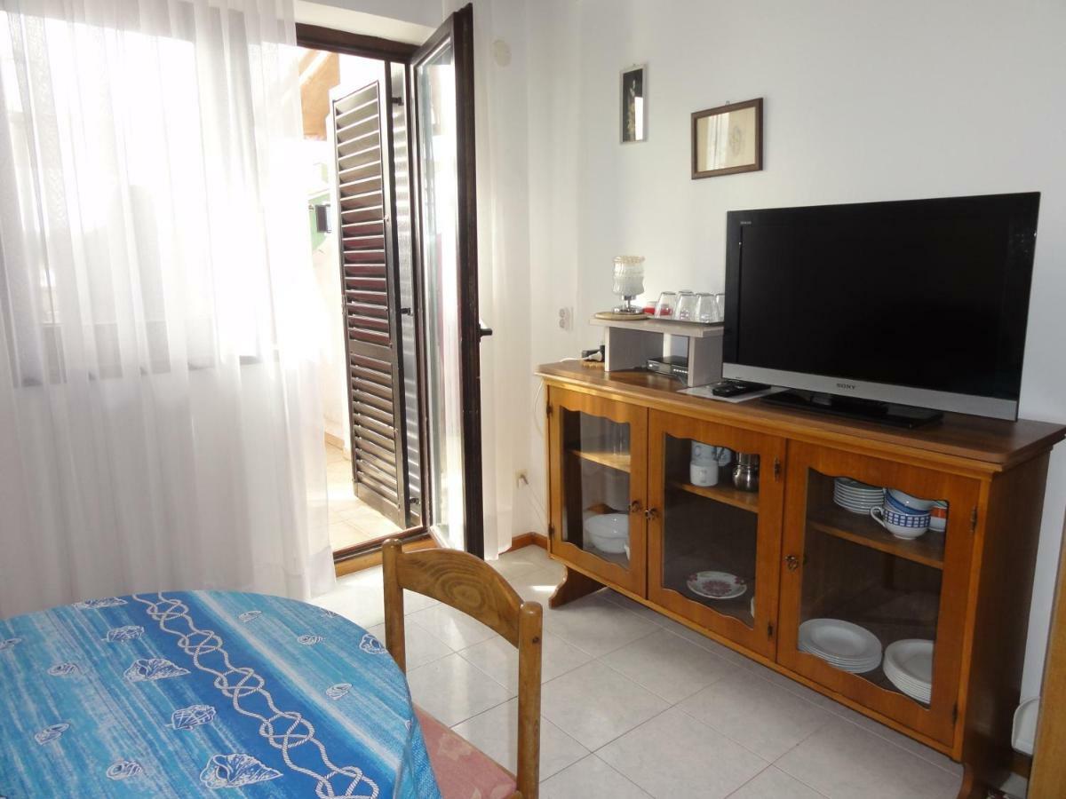 Nice And Cozy Apartment Ferry In Medulin Exterior photo